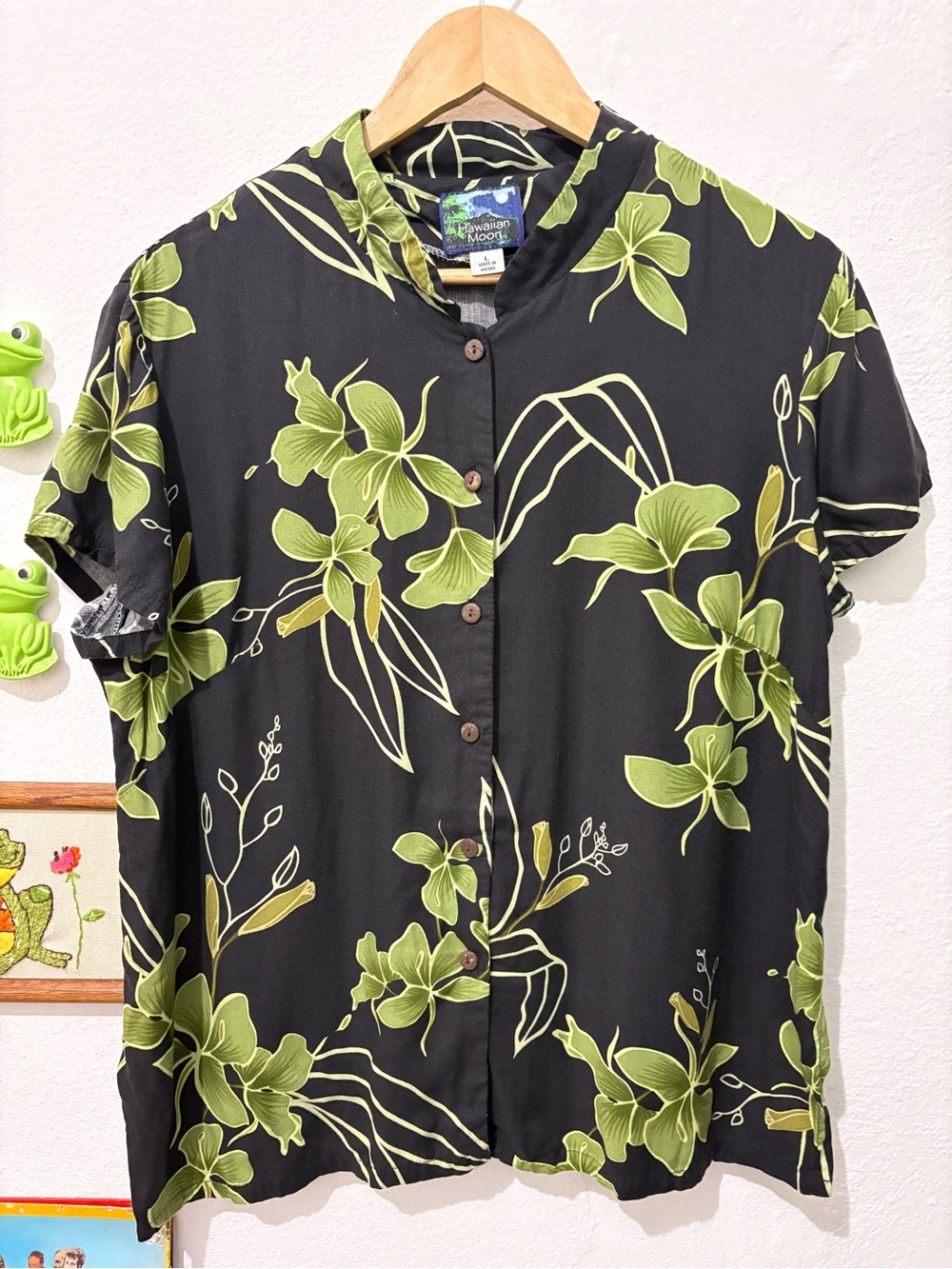 Vintage Hawaiian Black & Green Floral Short-Sleeve Button Down Shirt